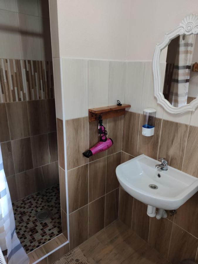 Andras Penzion Krásnohorské Podhradie Exteriör bild