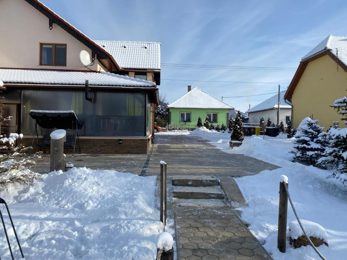 Andras Penzion Krásnohorské Podhradie Exteriör bild