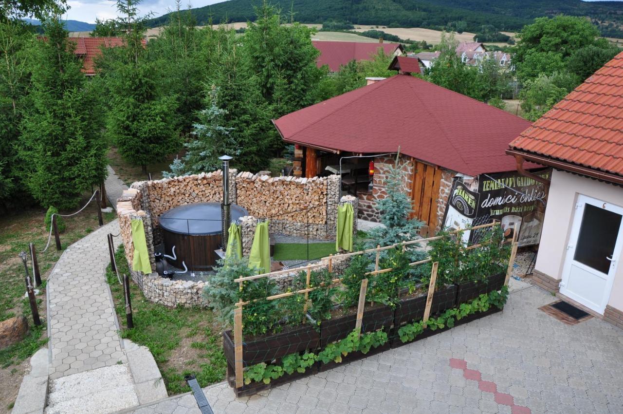 Andras Penzion Krásnohorské Podhradie Exteriör bild