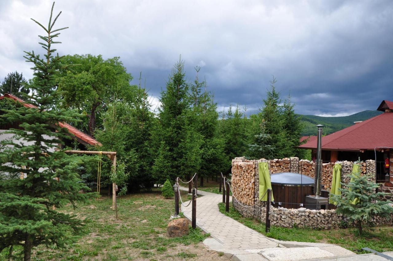 Andras Penzion Krásnohorské Podhradie Exteriör bild